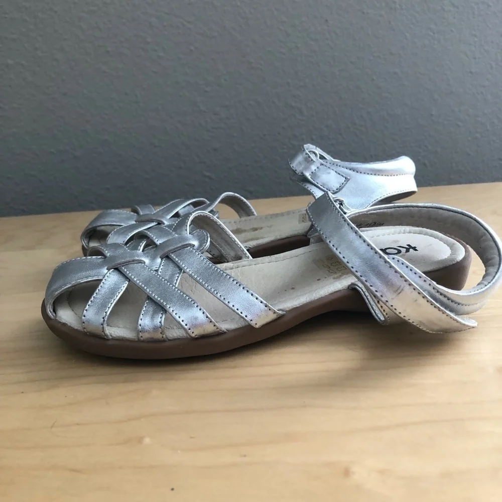 See Kai Run Camila Sandals Girls size 2 Silver Metallic Fisherman Style